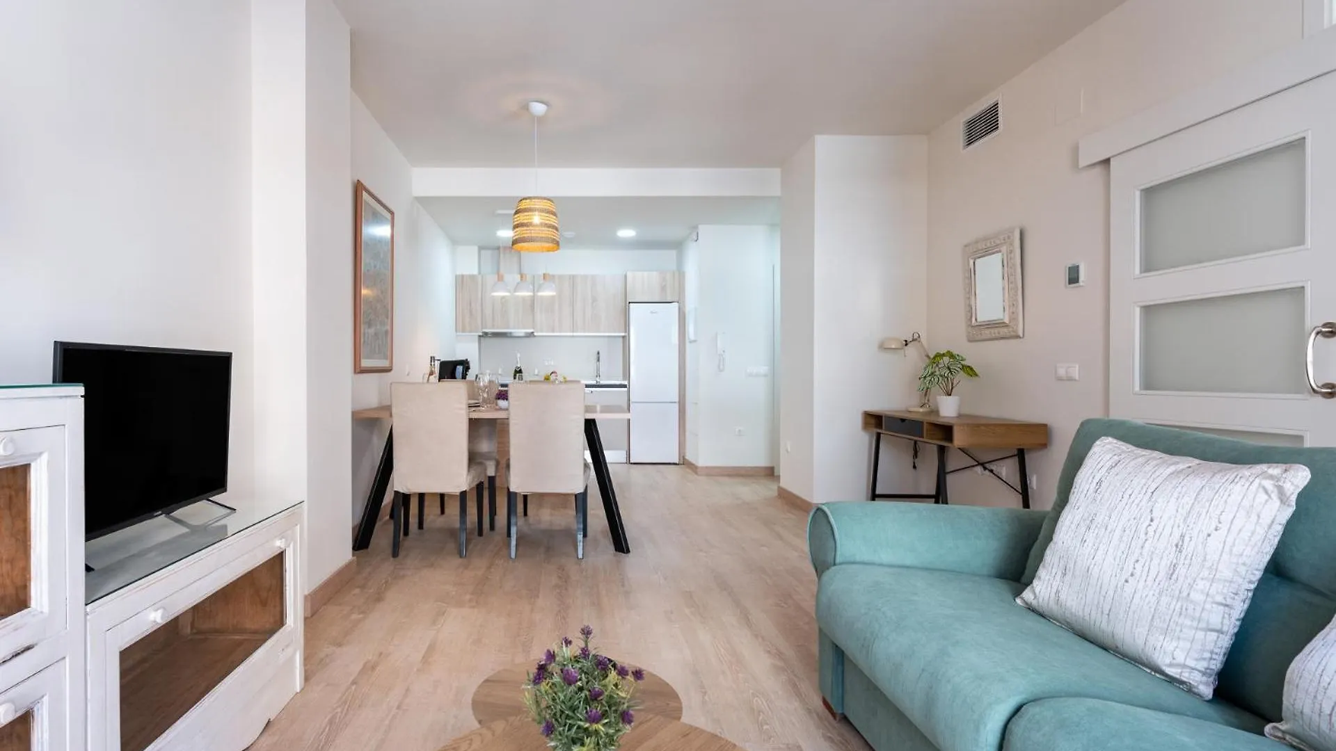 Malagasuite Comfortable Home Apartments  Malaga