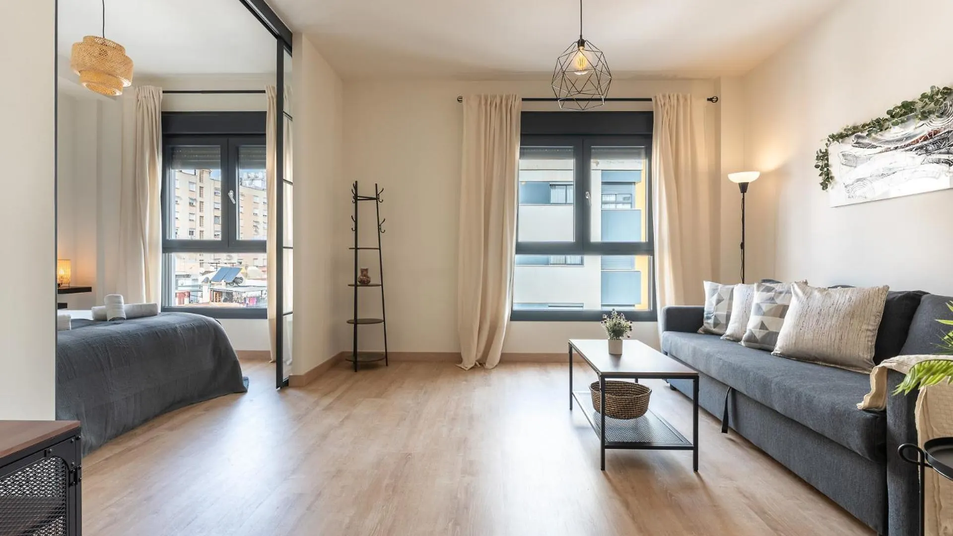 Malagasuite Comfortable Home Apartments  Màlaga