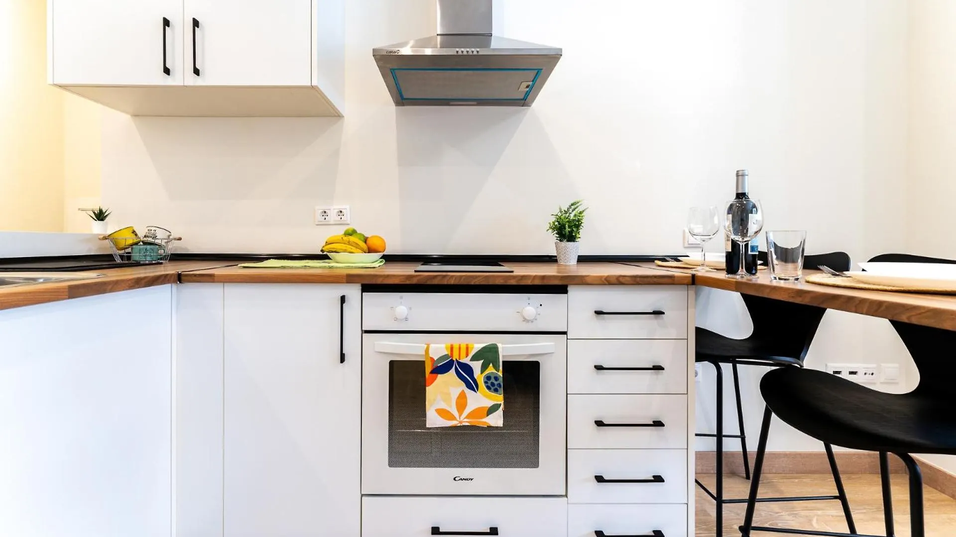Malagasuite Comfortable Home Apartments  Malaga