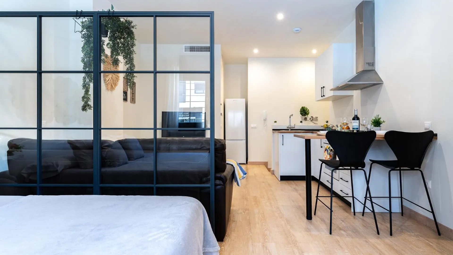 Malagasuite Comfortable Home Apartments  Malaga
